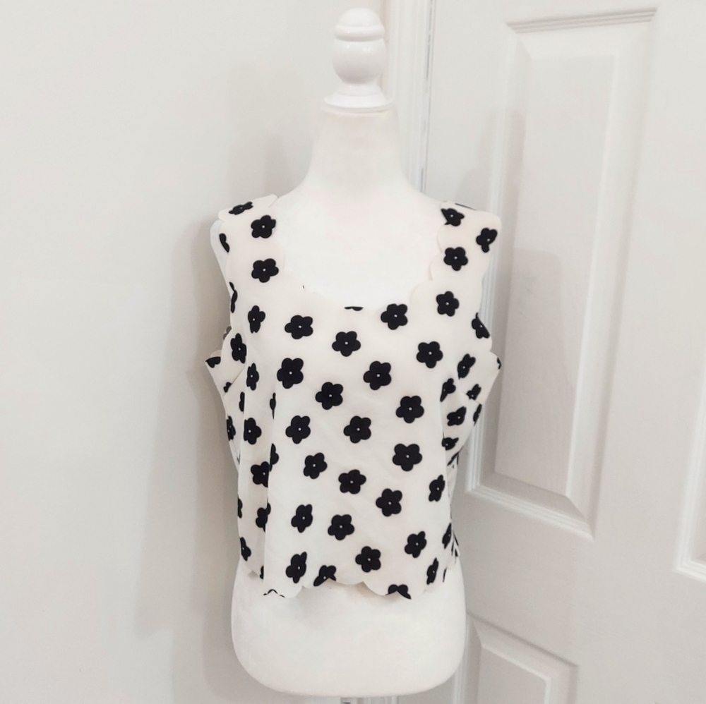 Black and White Flower Scalloped Top
